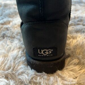 Women’s black Ugg boots. Great condition!